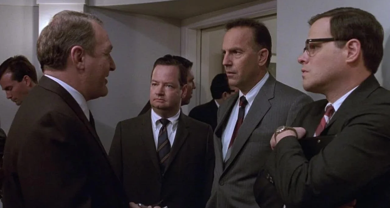 Thirteen Days (2000) — movie still #1